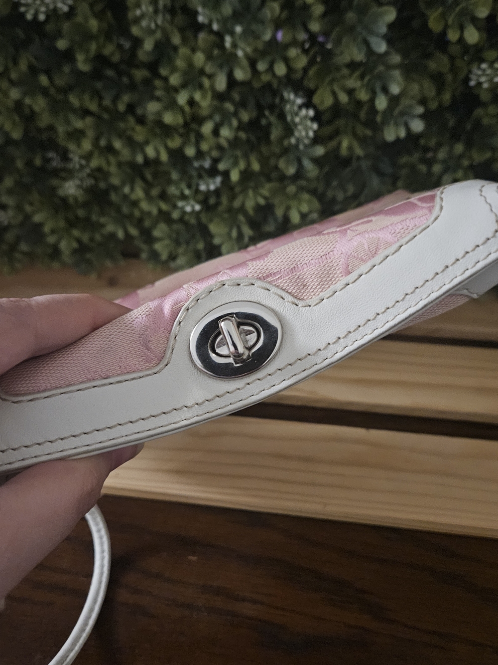Rare Coach Pink/White Horse/Carriage Small Wristlet - Picture 4 of 5